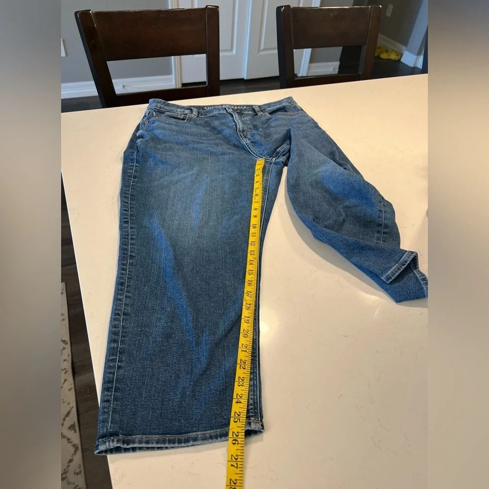 American Eagle Women's Jeans 12 SHORT Mom Jean Medium Wash - Picture 6 of 7